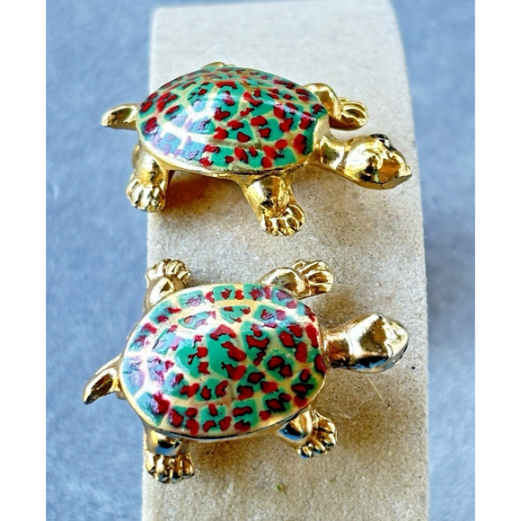 Lovely Vintage Green & Red Enamel Turtle Screw-back Earrings Gold-tone - Picture 1 of 16